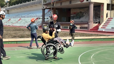 建國特教生GOGO攀樹趣!從樹頂樂觀俯看世界(另開新視窗)